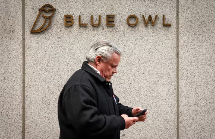 Blue Owl SpaceX stake sale 1.25 trillion valuation 2026